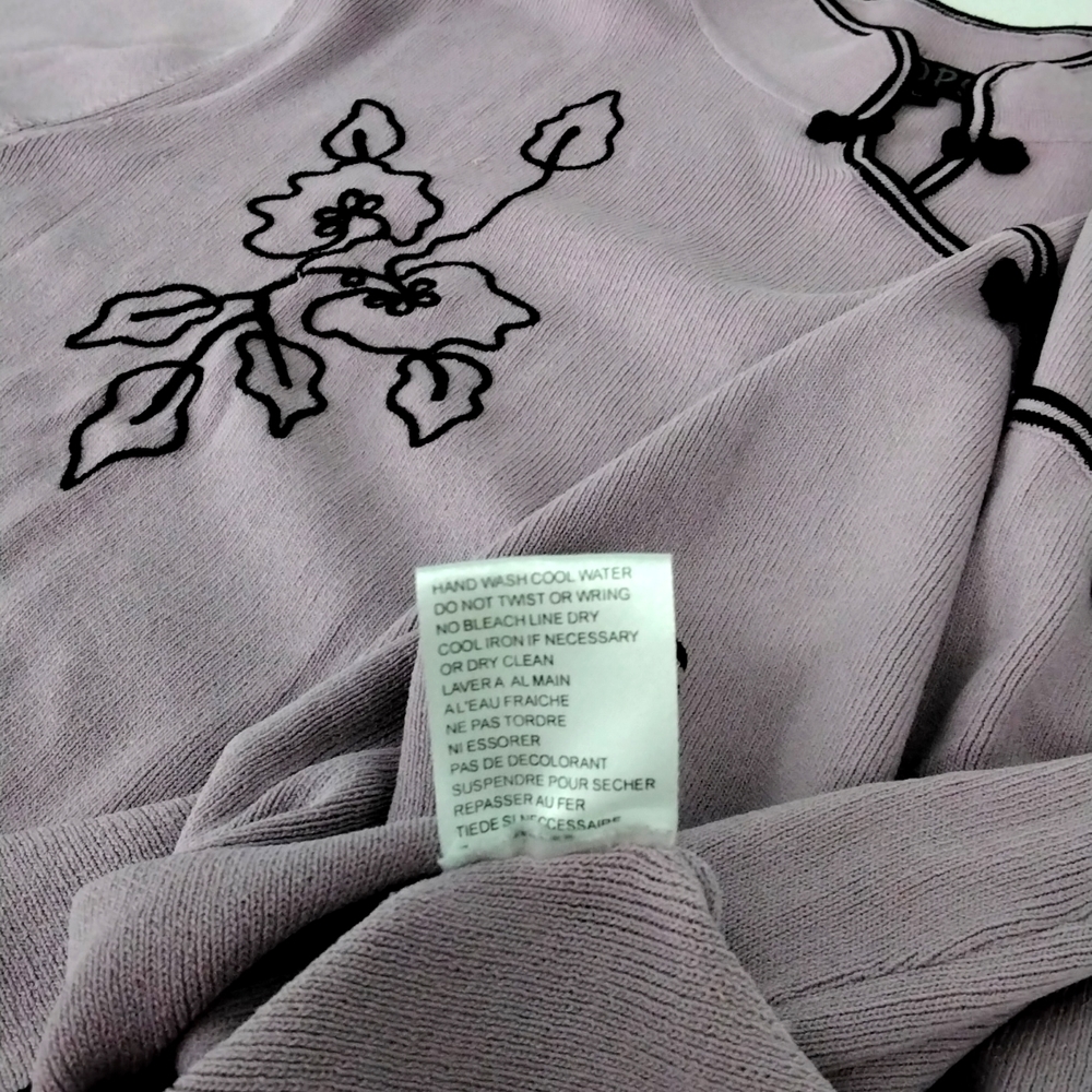 Vintage mauve sweater with mandarin collar and flower motif - Picture 9 of 10